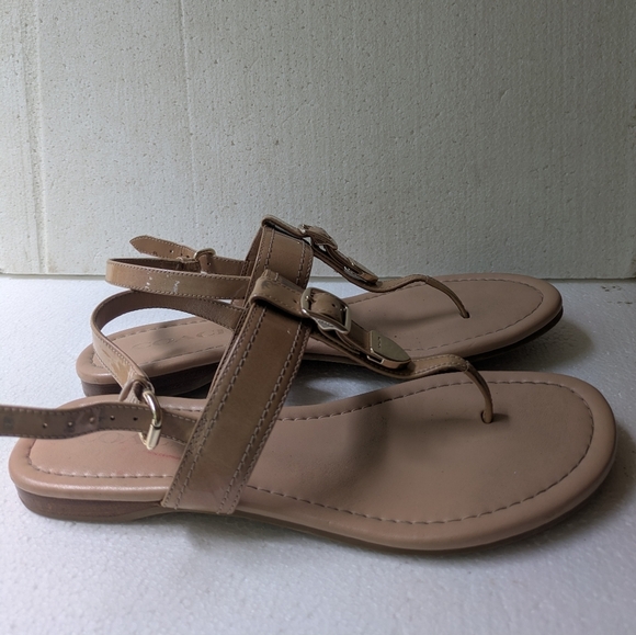 Coach Tan Patent Leather Thong Flat Sandals Size 7.5B - Picture 2 of 8